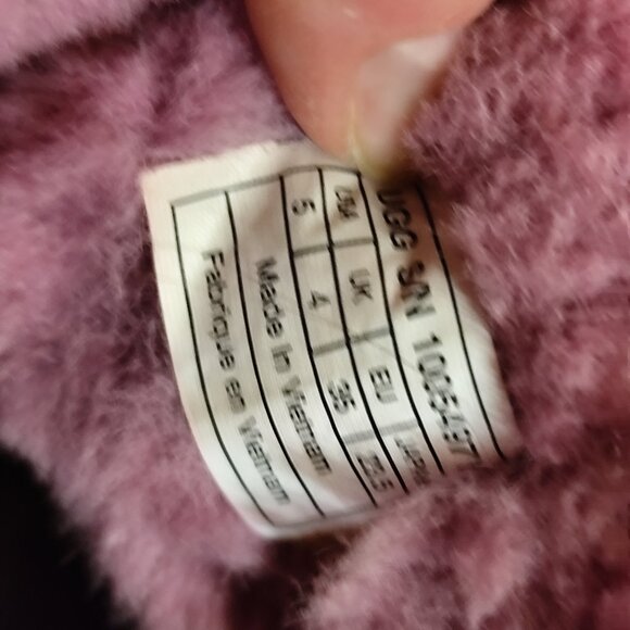 UGG girls size 5 - Picture 3 of 5